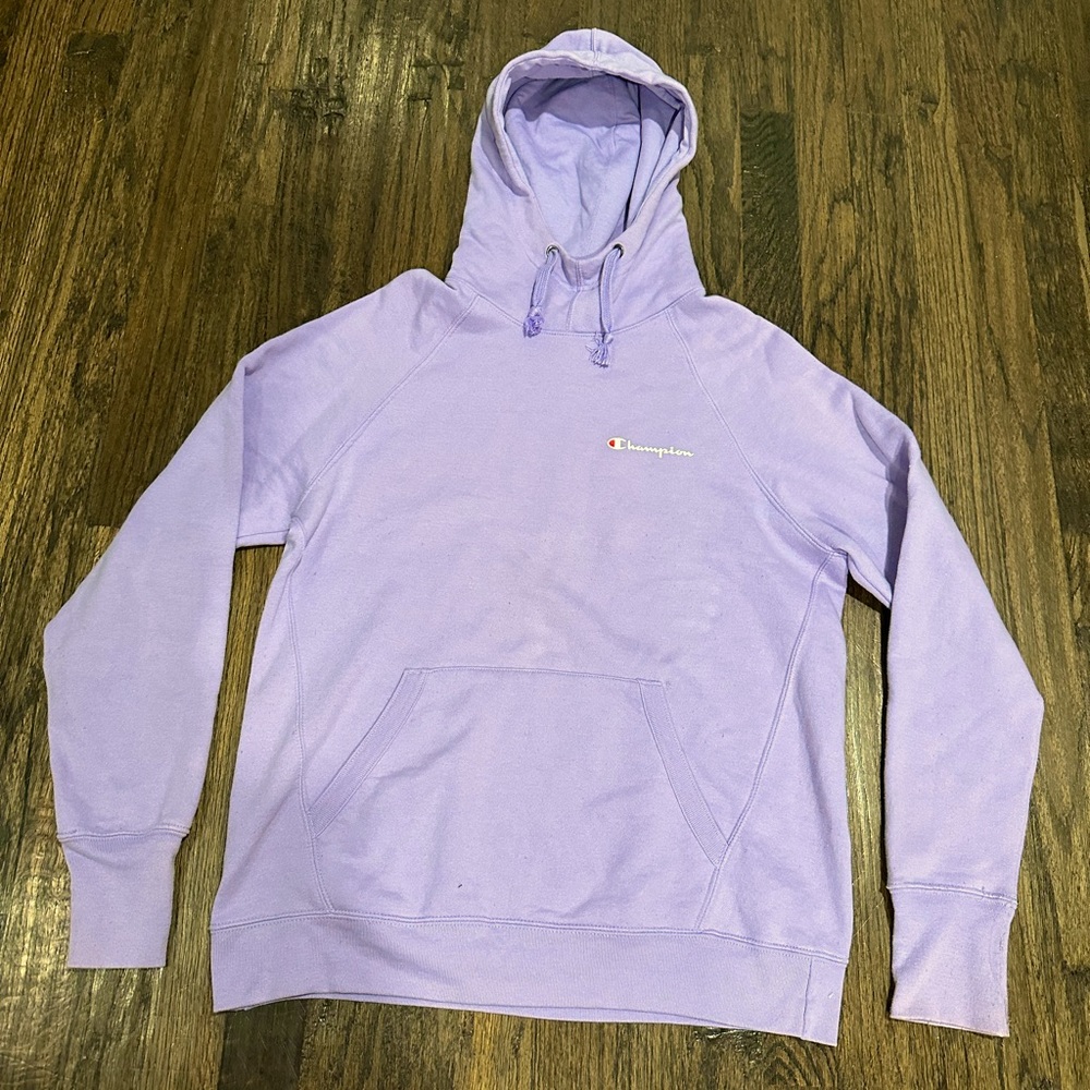 Light purple Champion sweatshirt, Size M